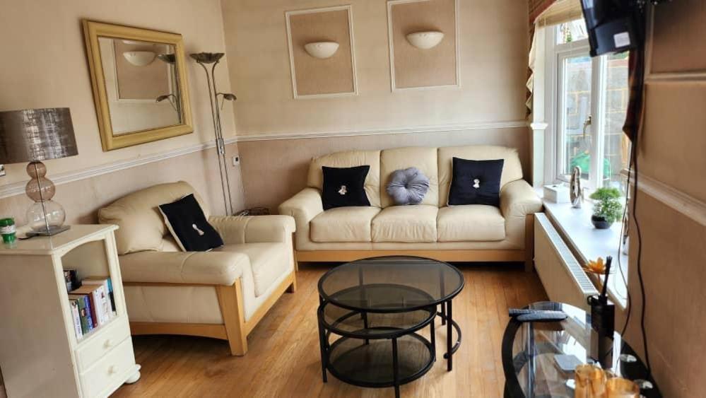 Cosy 4 Bed Home Edmonton Exterior foto